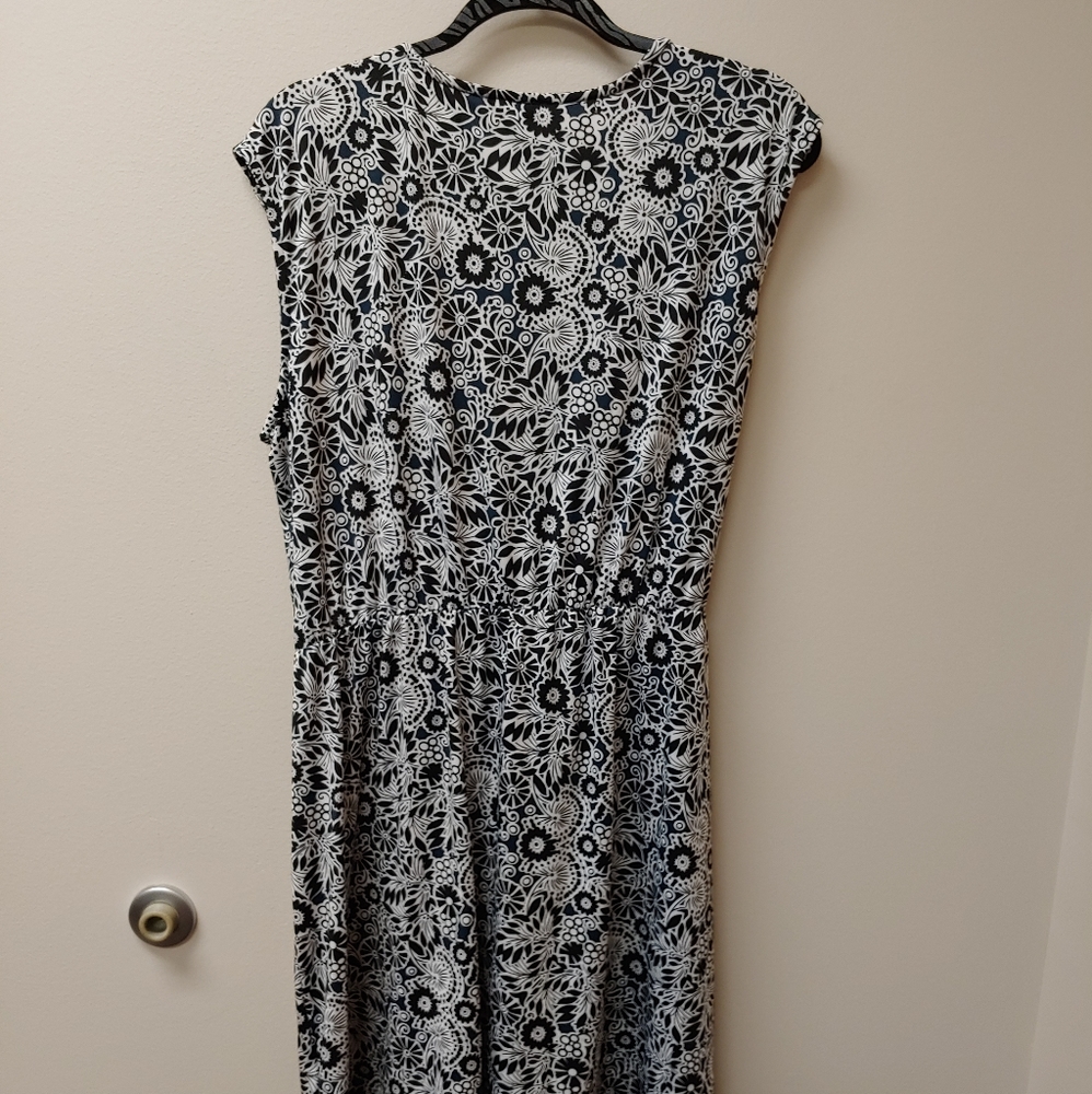 NY Collection Faux Wrap Dress with Knot Detail - Picture 5 of 7